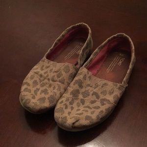 Leopard print Toms